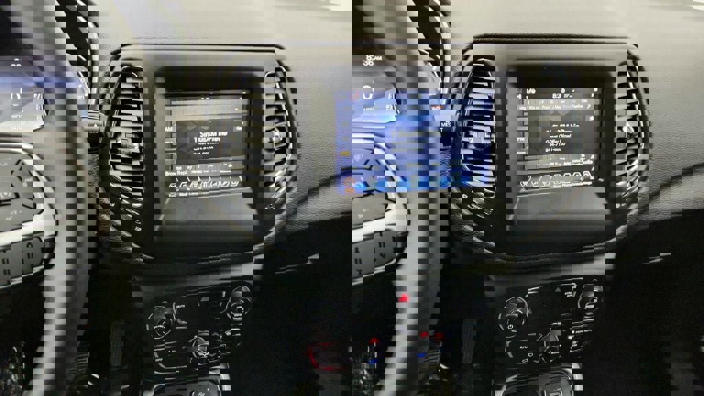 Used 2018 Jeep Compass Latitude w/ Popular Equipment Group image 18