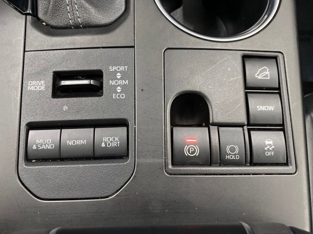 Used 2023 Toyota Highlander XLE image 24