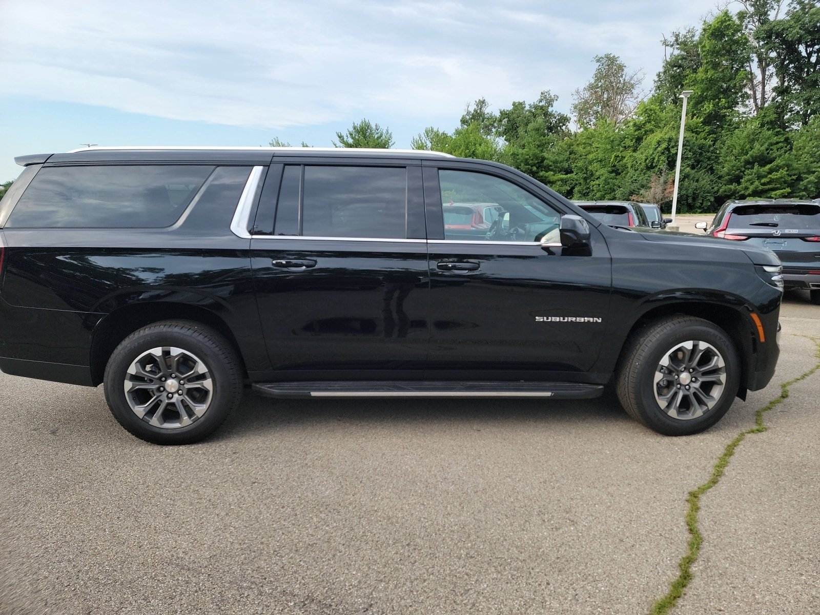 Used 2026 Chevrolet Suburban LS AWD/4WD image 11