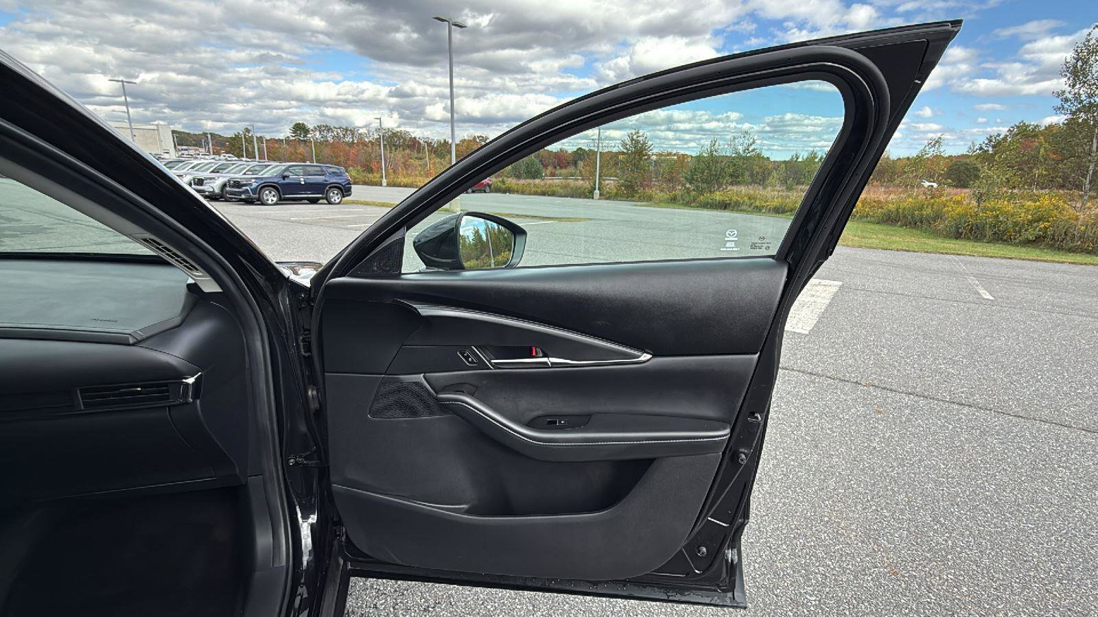 Used 2024 MAZDA CX-30 AWD 2.5 S w/ Preferred Package image 16