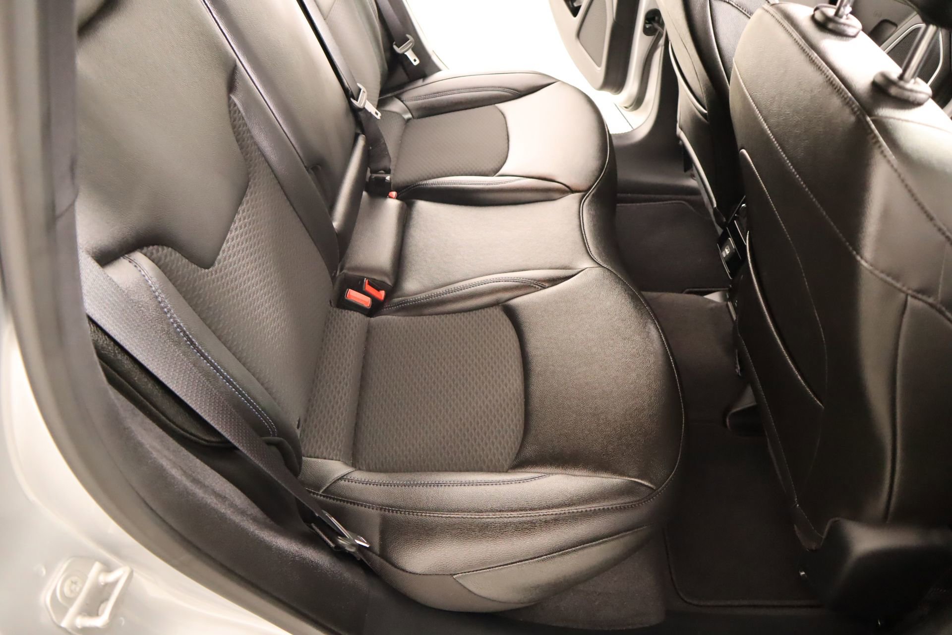 Used 2025 Jeep Compass Latitude image 13