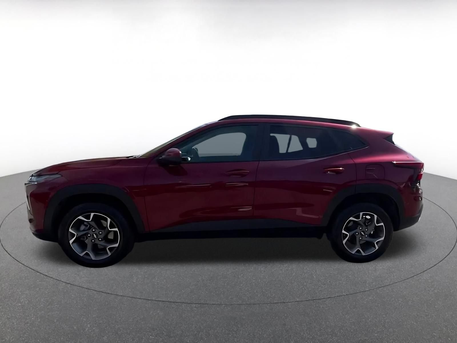 Used 2025 Chevrolet Trax LT FWD image 8