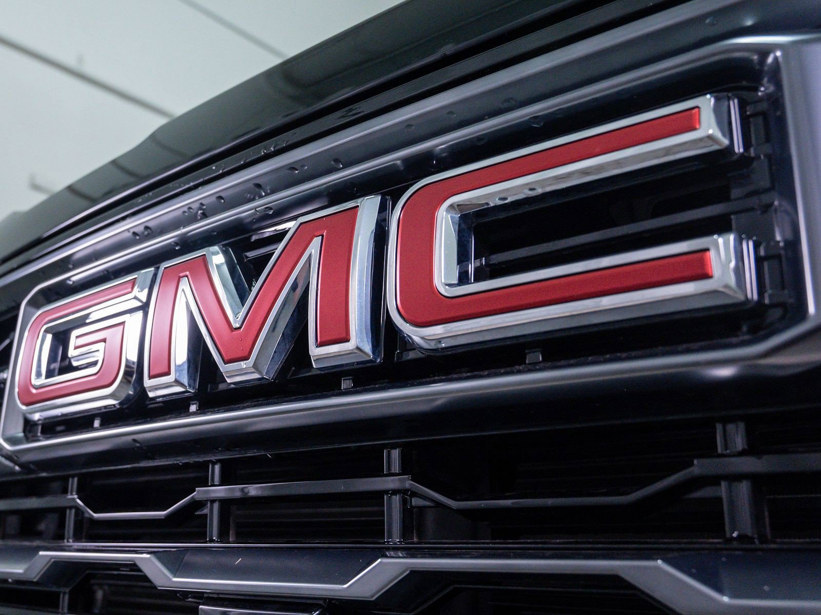 Used 2026 GMC Sierra 2500 AT4 w/ Technology Package AWD/4WD image 5