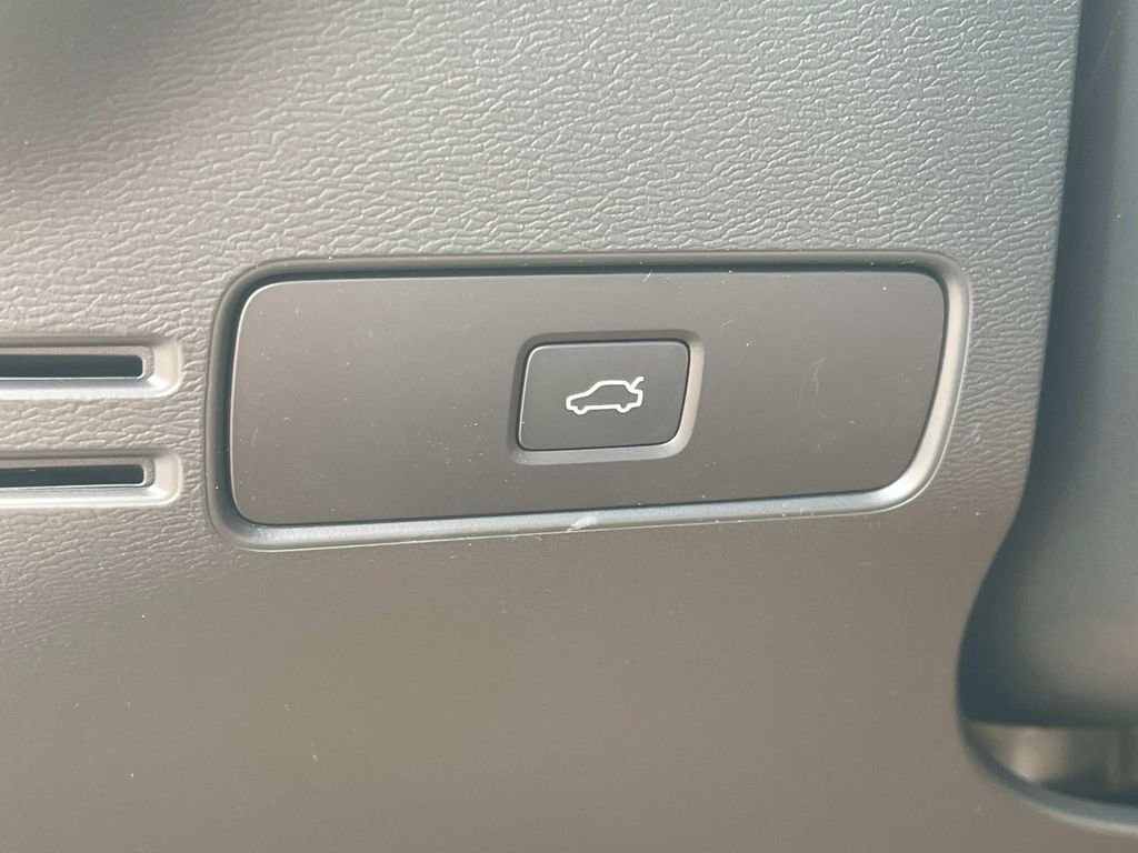 New 2026 Volvo XC40 B5 Plus w/ Protection Package Premier image 28