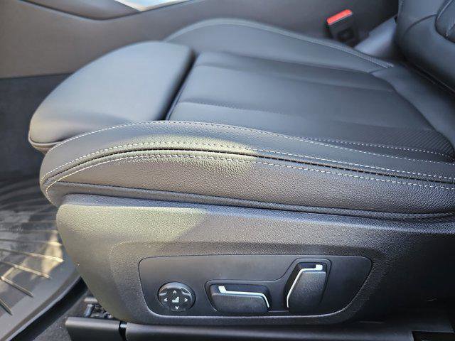 New 2025 BMW 330i xDrive Sedan w/ M Sport Package image 30