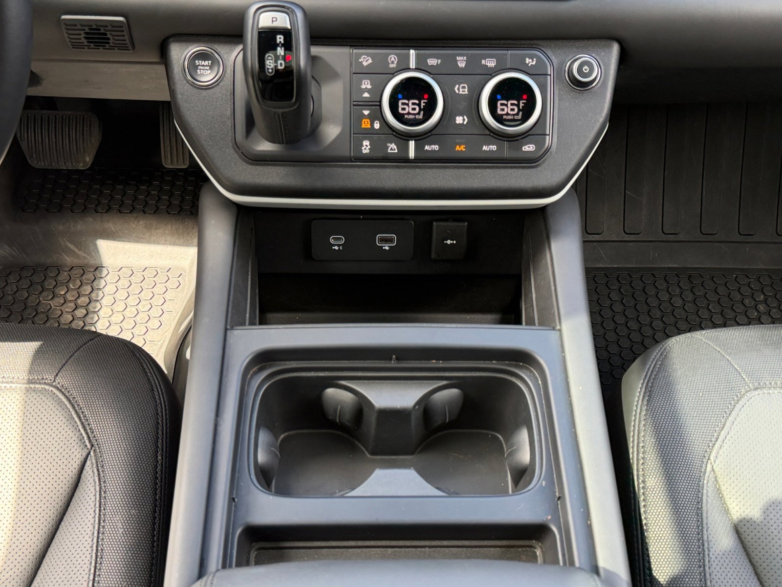 Used 2023 Land Rover Defender 130 X-Dynamic SE image 15