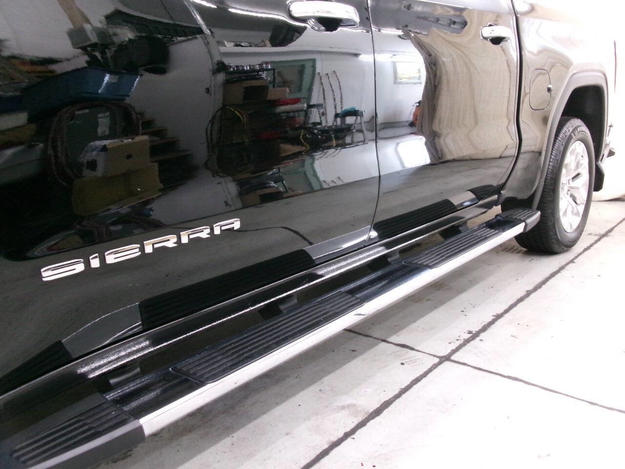 Used 2019 GMC Sierra 1500 SLT w/ SLT Premium Package image 4