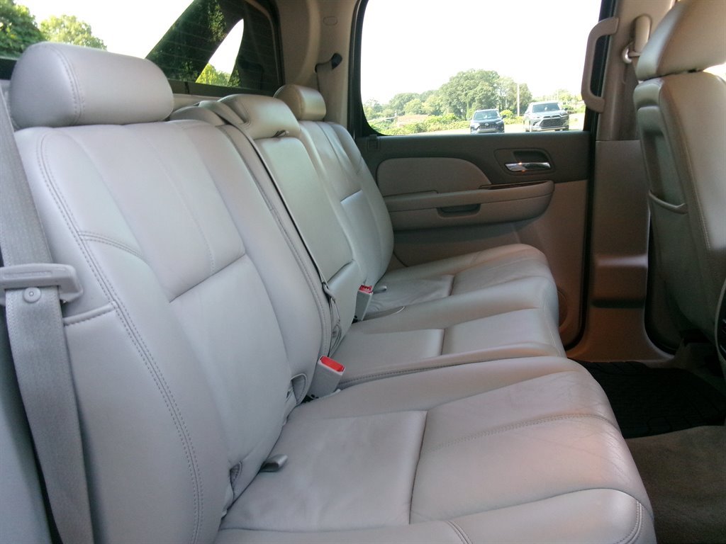 Used 2011 Chevrolet Avalanche LT RWD image 32