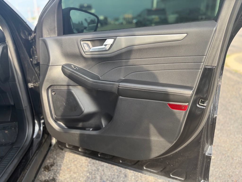 Used 2023 Ford Escape Active w/ Tech Pack #2 AWD/4WD image 17