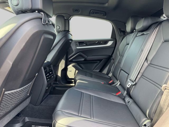 Used 2024 Porsche Cayenne Coupe image 15