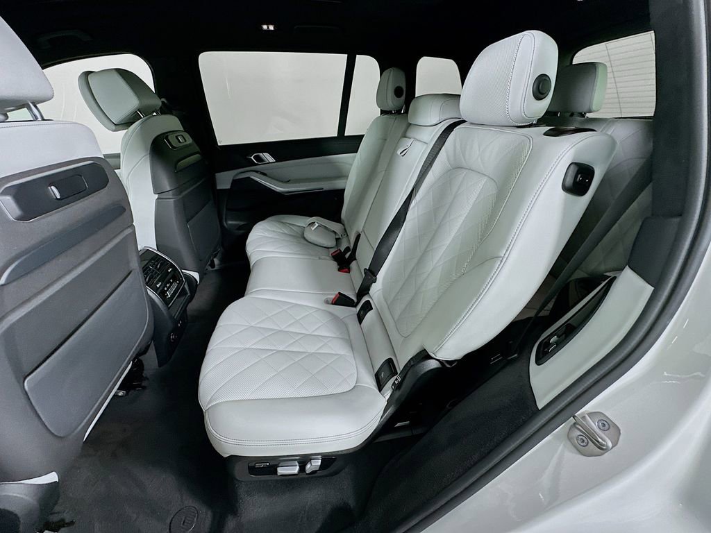 Used 2023 BMW X7 xDrive40i w/ Parking Assistance Package image 25