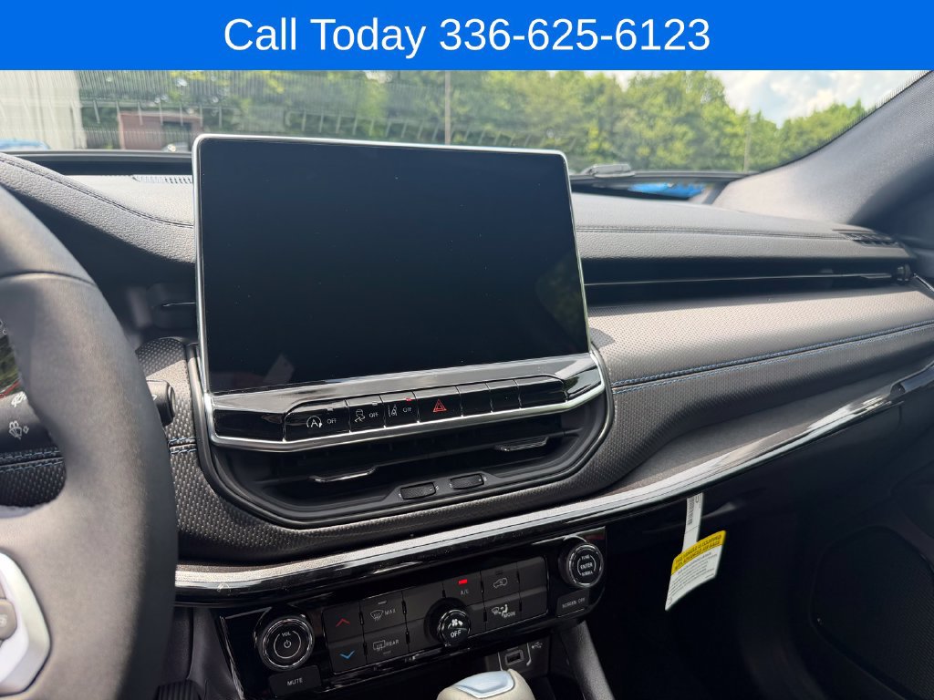 New 2026 Jeep Compass Latitude AWD/4WD image 23