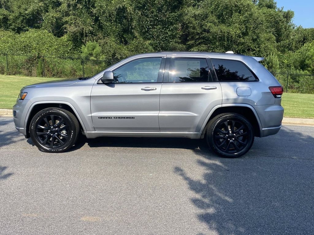 Used 2021 Jeep Grand Cherokee Laredo RWD image 8