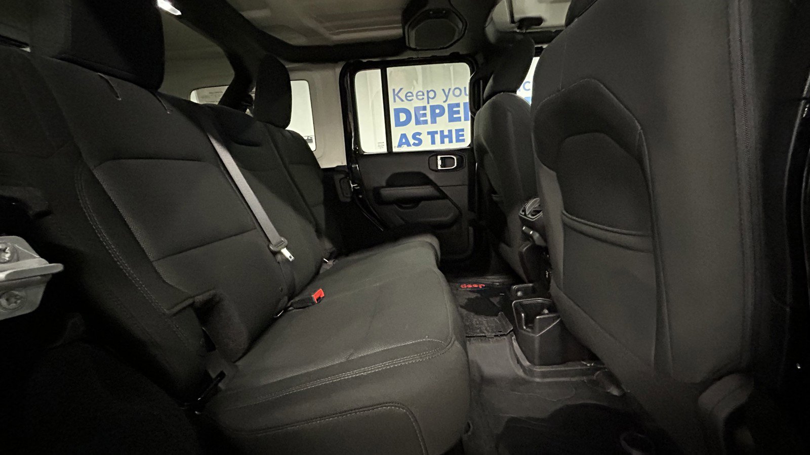 Used 2018 Jeep Wrangler Unlimited Sahara AWD/4WD image 17