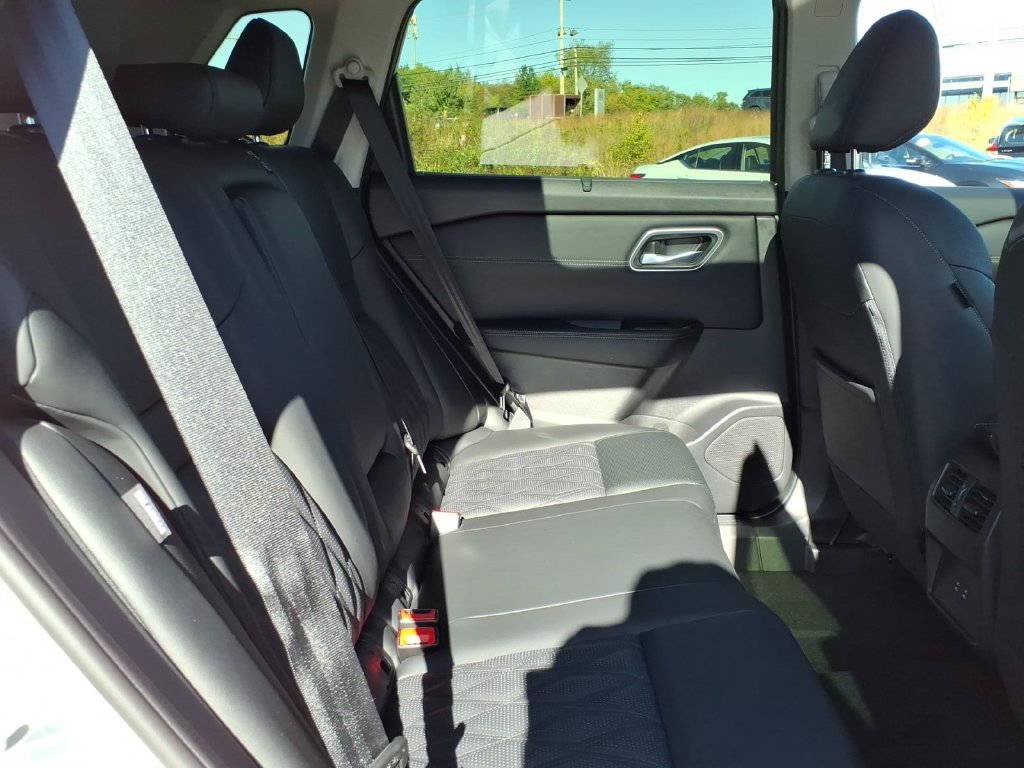 New 2026 Nissan Rogue Platinum AWD/4WD image 9