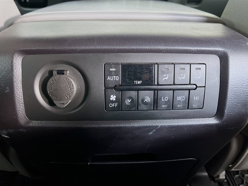 Used 2019 Toyota Sequoia SR5 AWD/4WD image 34