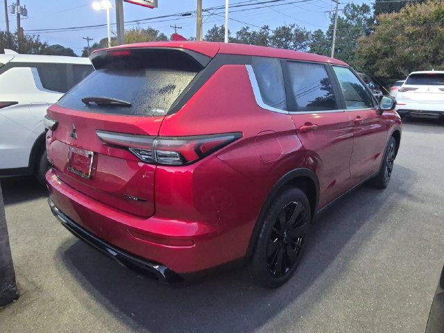 New 2026 Mitsubishi Outlander LE FWD image 3