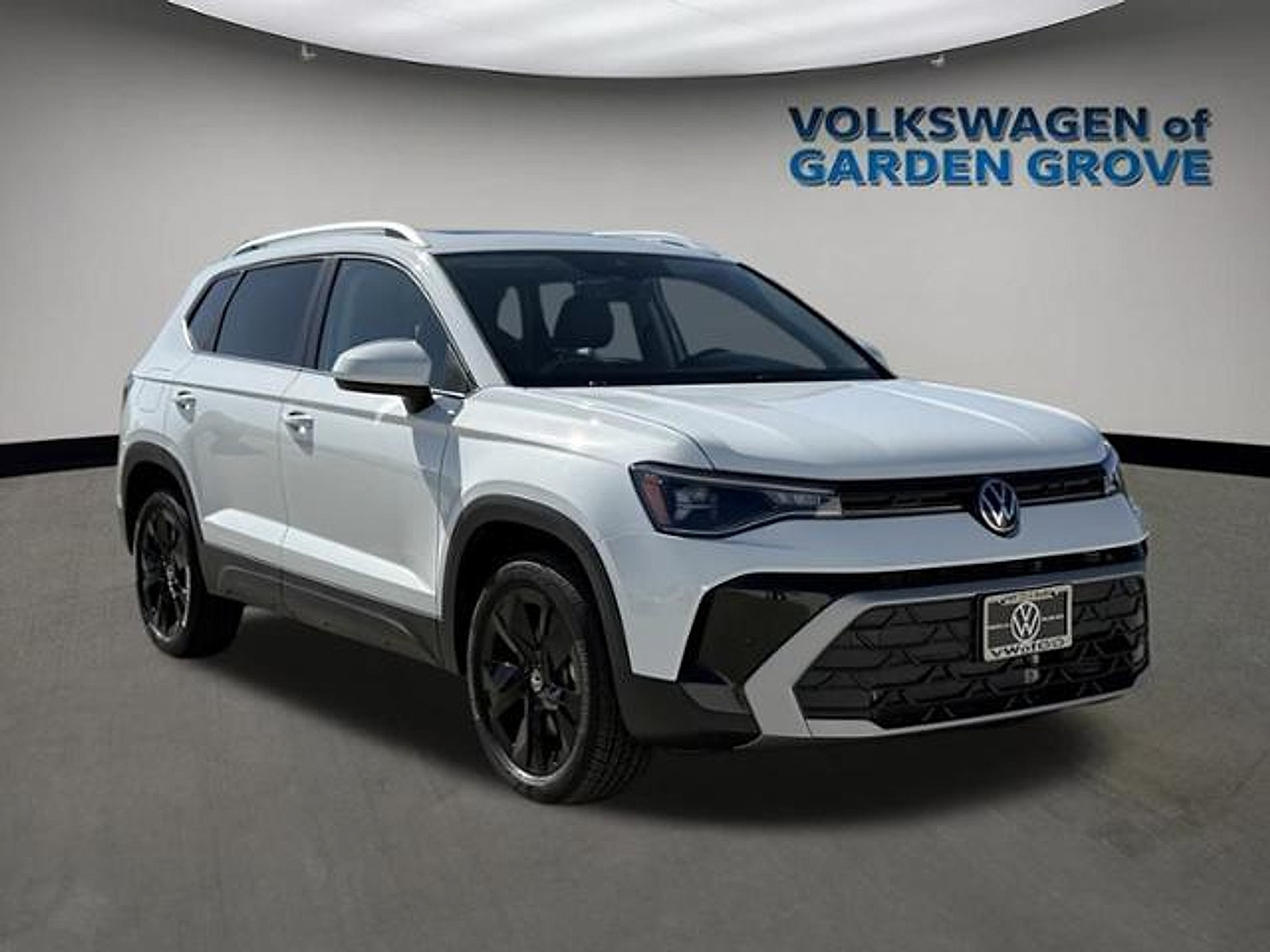 New 2026 Volkswagen Taos SE FWD image 2