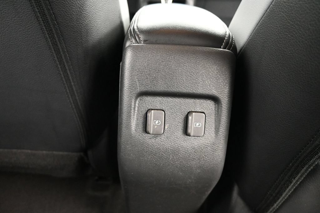 Used 2023 Nissan Kicks SR w/ SR Premium Package FWD image 27