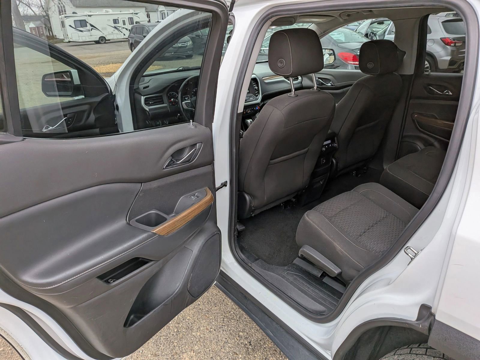 Used 2019 GMC Acadia SLE image 25