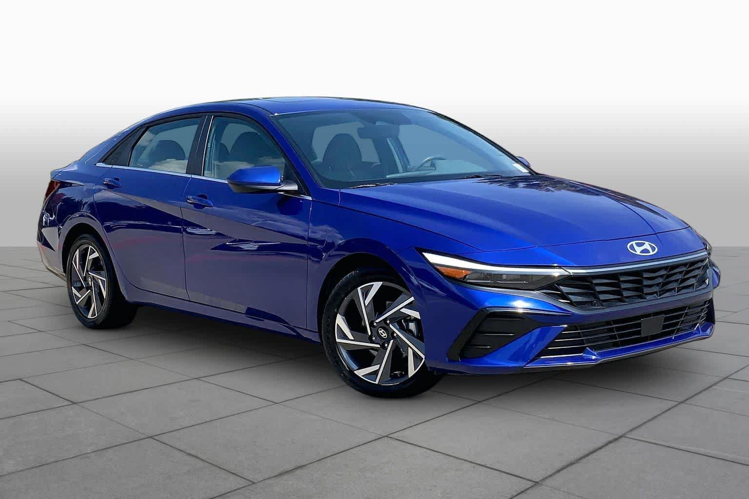 Used 2025 Hyundai Elantra SEL FWD image 3