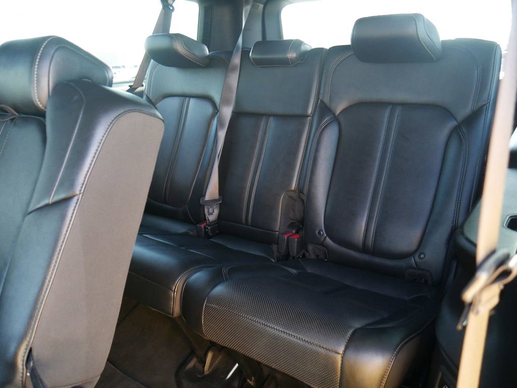 Certified 2024 Jeep Wagoneer L Series III w/ Flexible Seating Group image 20
