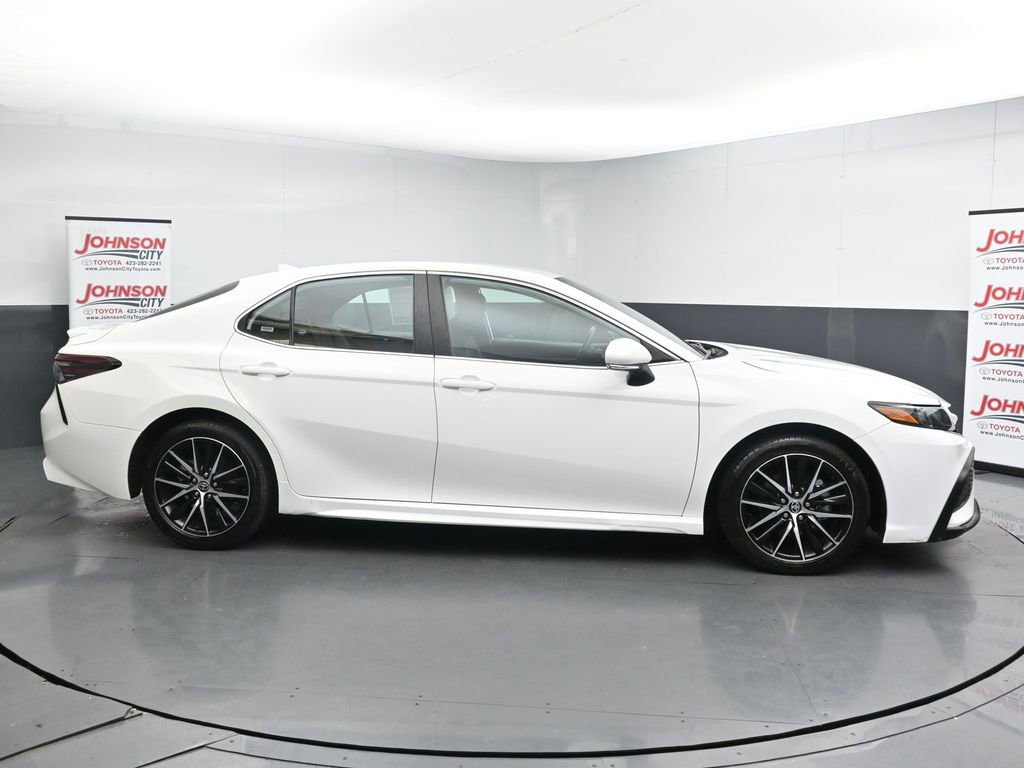 Used 2024 Toyota Camry SE FWD image 9