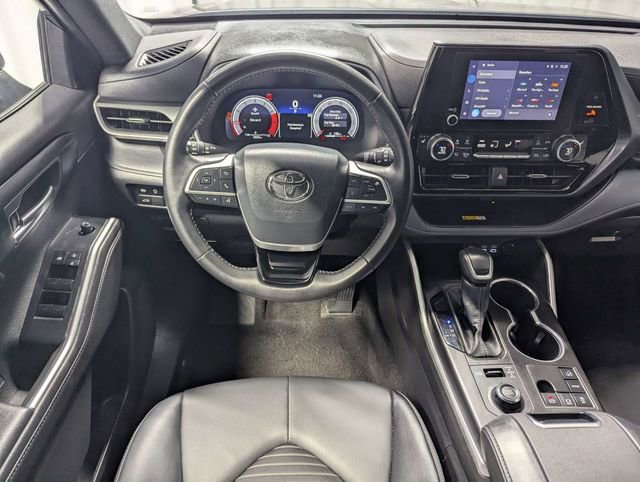 Used 2025 Toyota Highlander XSE image 7