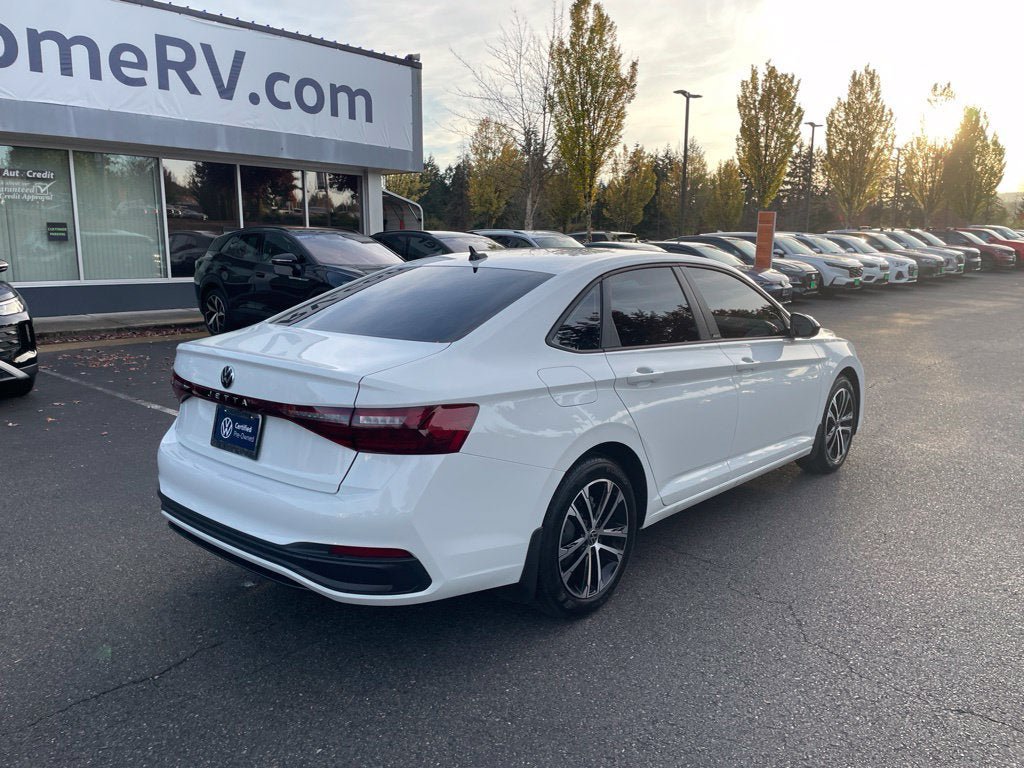 Used 2026 Volkswagen Jetta Sport FWD image 6