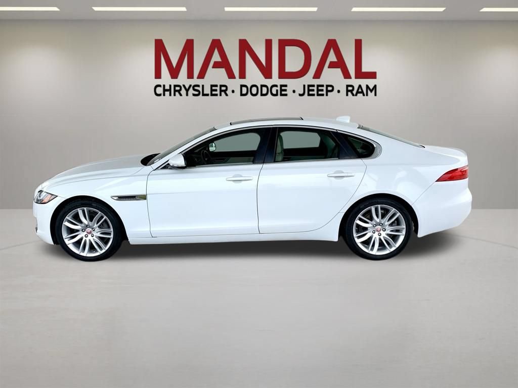 Used 2016 Jaguar XF Prestige RWD image 8