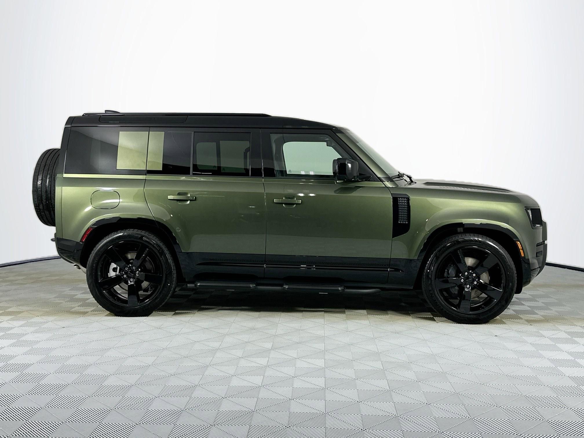 Used 2026 Land Rover Defender 110 X-Dynamic SE image 4