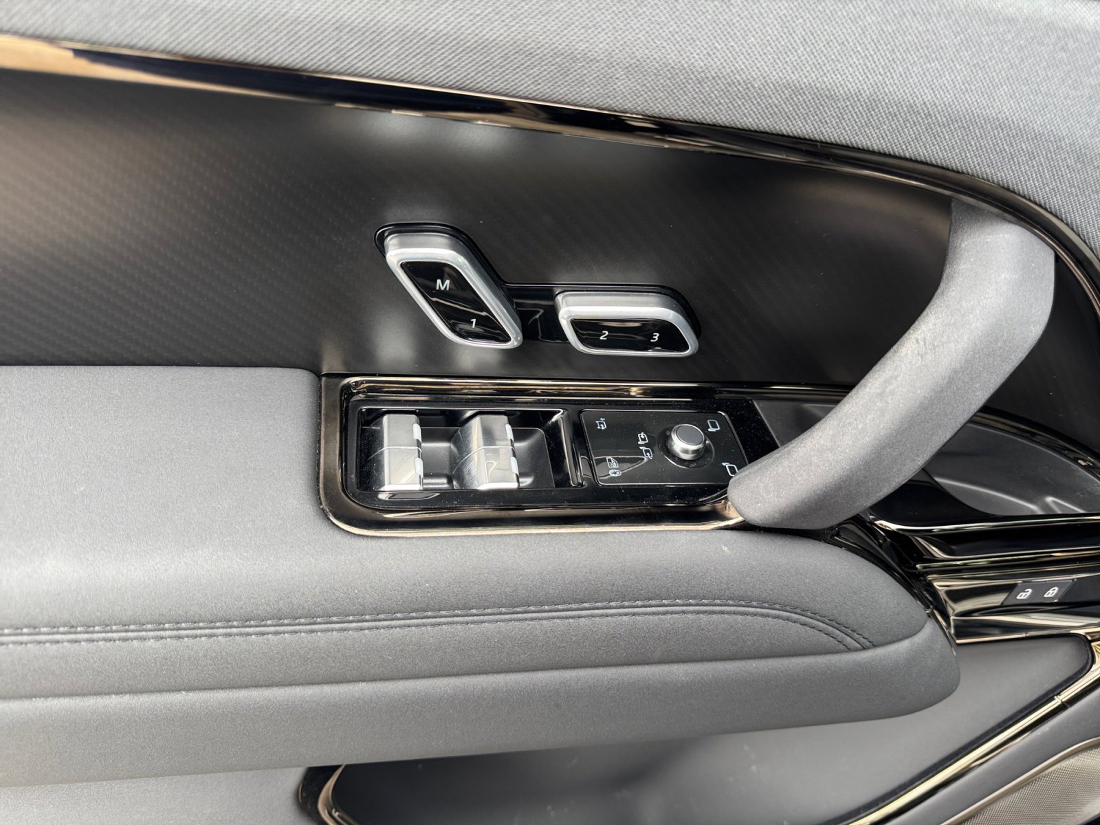 Used 2025 Land Rover Range Rover Sport SV Edition Two image 13