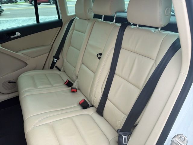 Used 2016 Volkswagen Tiguan SEL FWD image 13