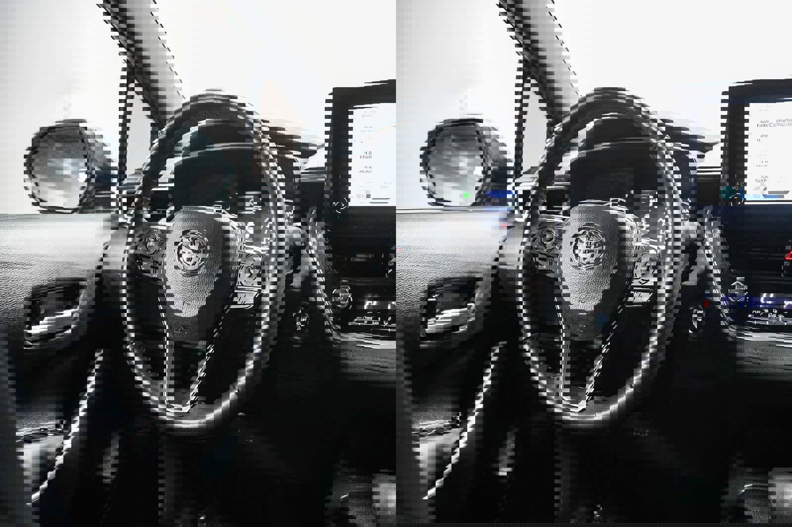 Used 2025 Toyota Corolla SE image 16