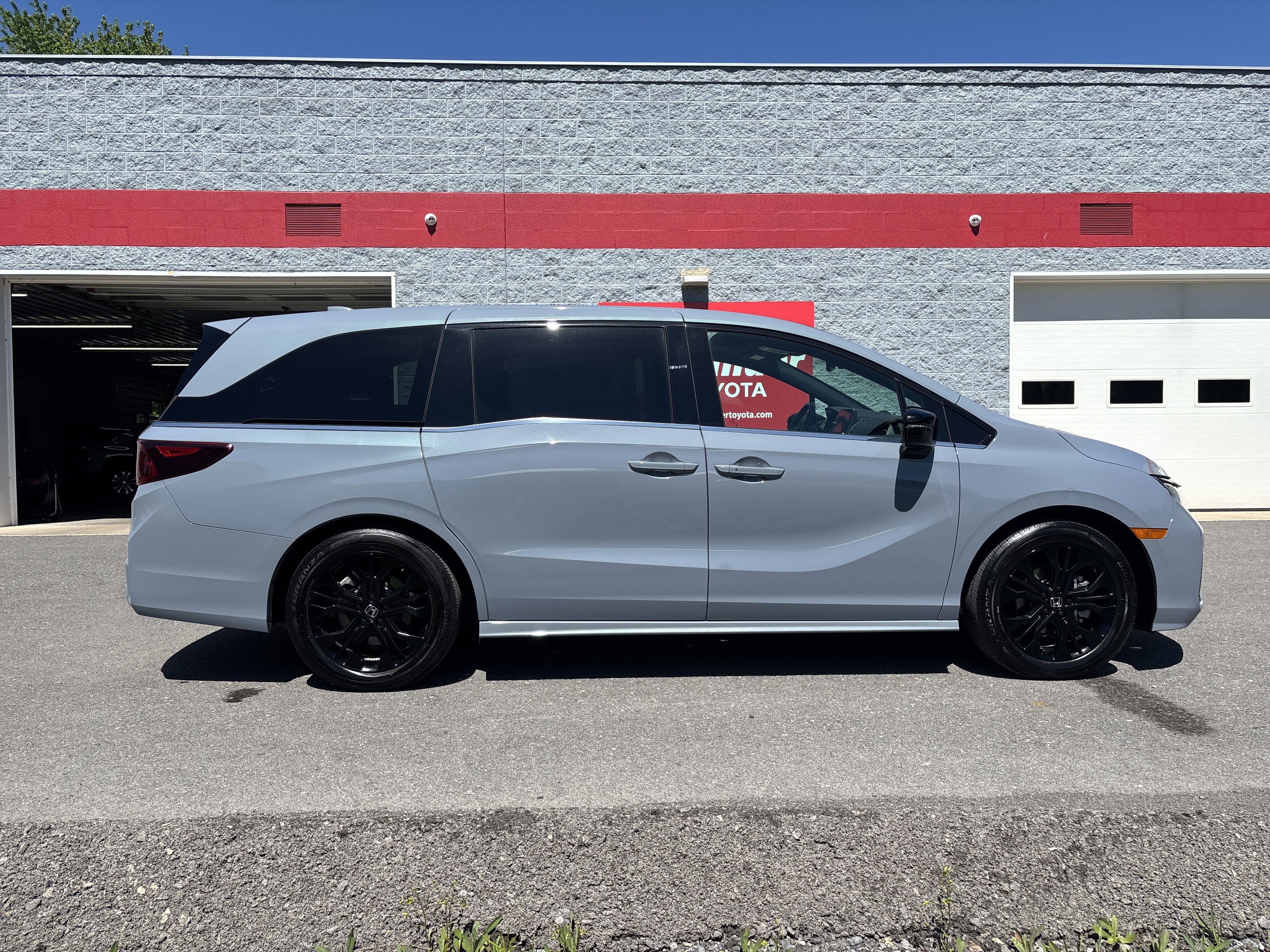 Used 2025 Honda Odyssey Sport-L image 2