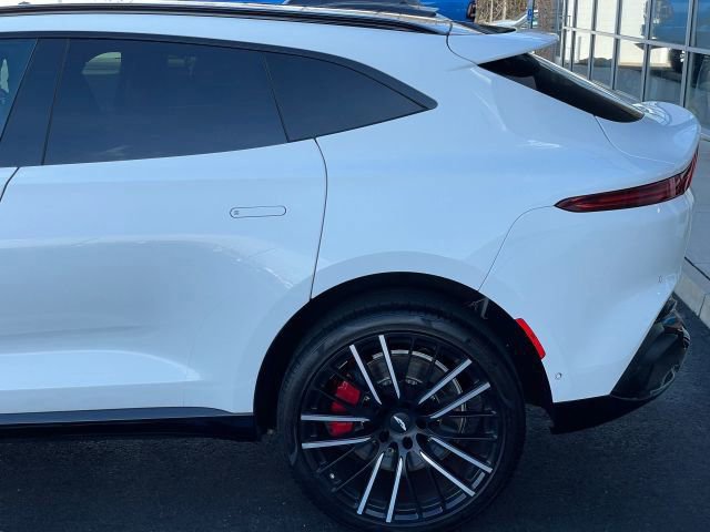Used 2023 Aston Martin DBX AWD/4WD image 19