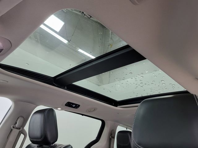 Used 2024 Chrysler Pacifica Limited image 36