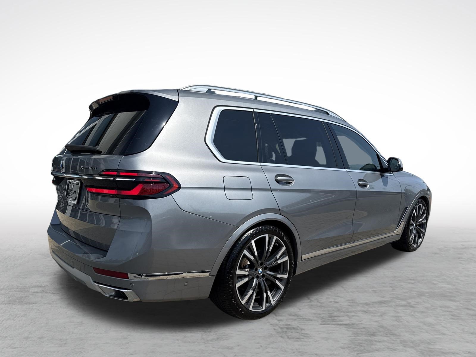 Used 2024 BMW X7 xDrive40i w/ Premium Package AWD/4WD image 11
