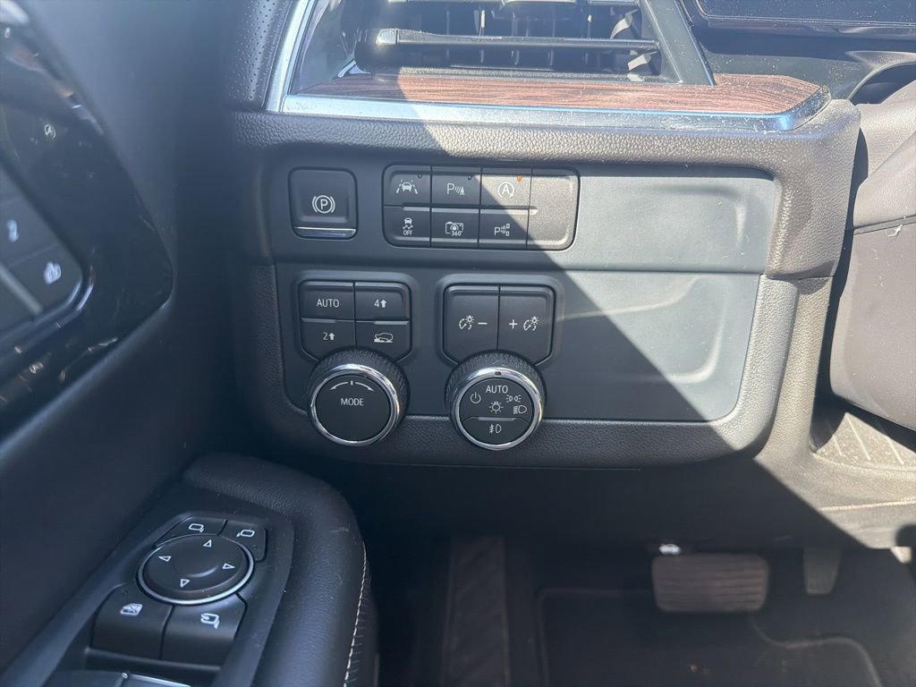 Used 2025 Chevrolet Tahoe Premier AWD/4WD image 5