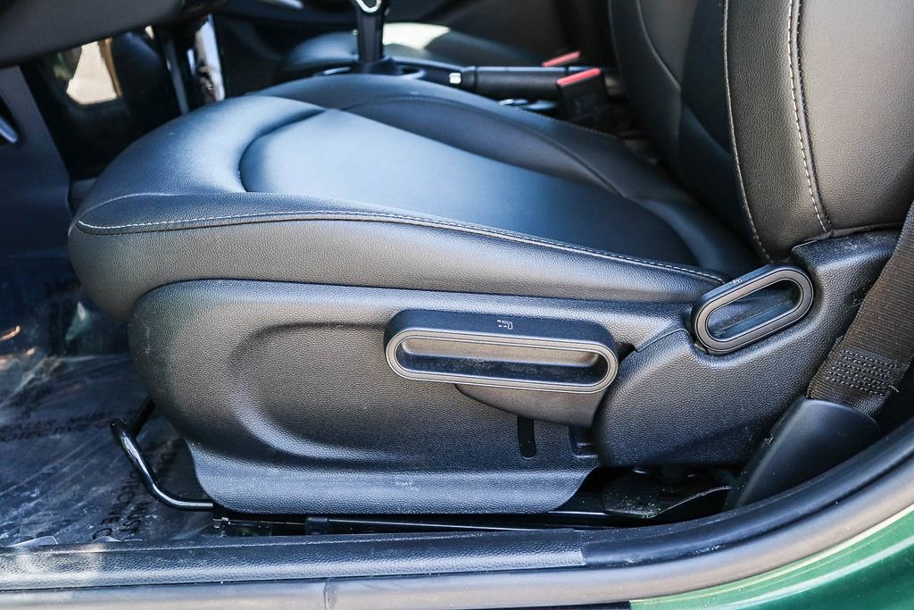 Used 2023 MINI Cooper 4-Door Hardtop image 29