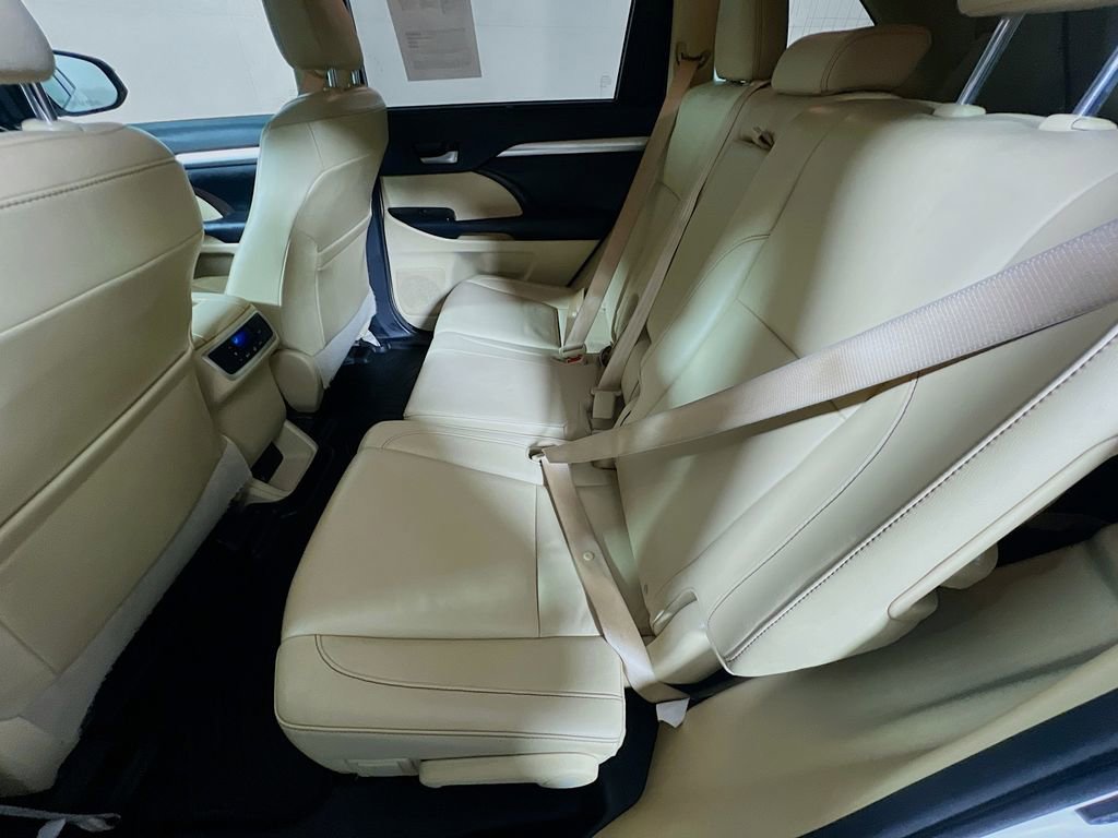 Used 2014 Toyota Highlander XLE image 23