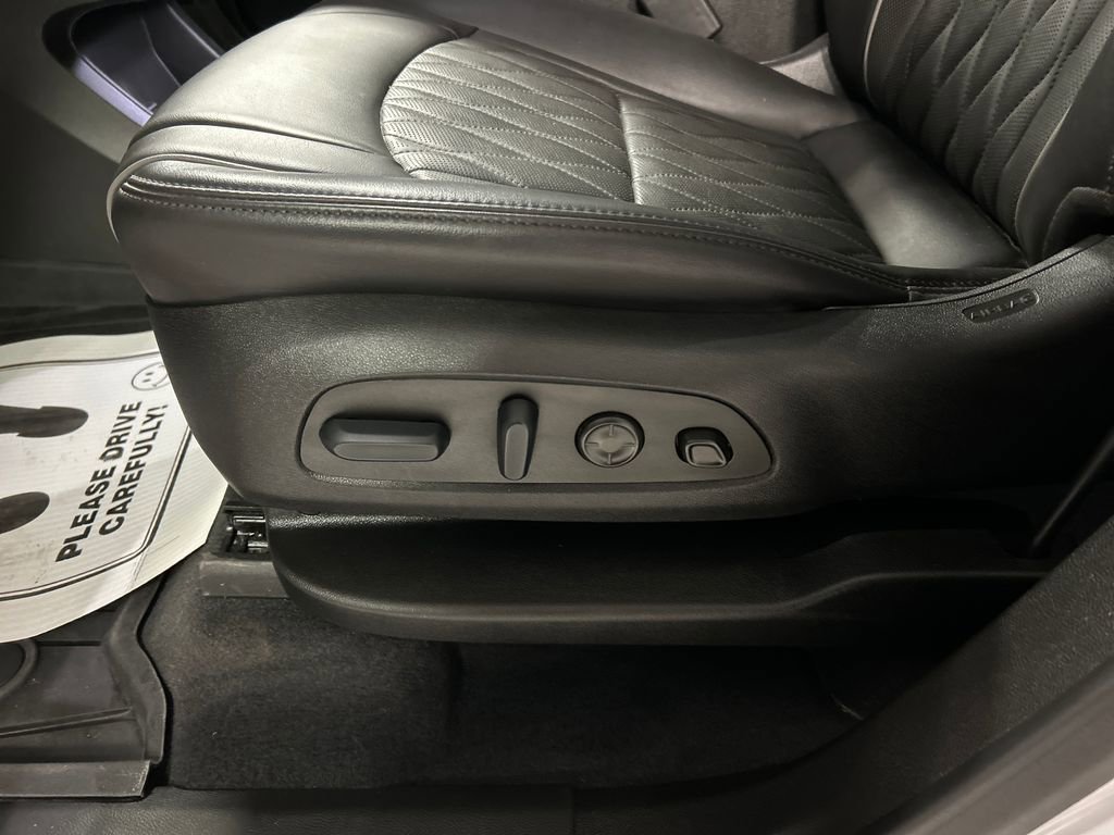 Used 2024 Buick Enclave Avenir w/ Avenir Technology Package image 13