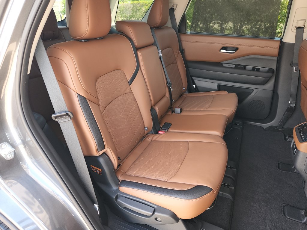 Used 2025 Nissan Pathfinder Platinum w/ Cargo Package FWD image 16
