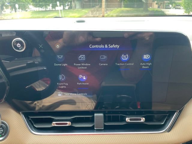 Used 2025 Chevrolet Equinox ACTIV w/ Safety and Technology Package FWD image 27