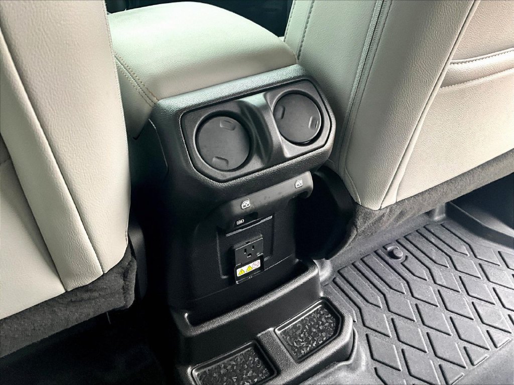 Used 2023 Jeep Wrangler Unlimited Sahara AWD/4WD image 15