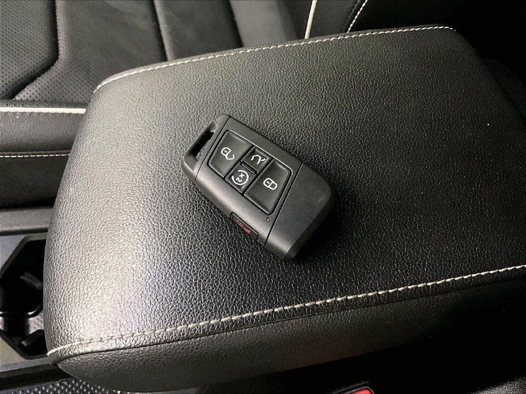 Used 2022 Volkswagen Tiguan SEL R-Line AWD/4WD image 32