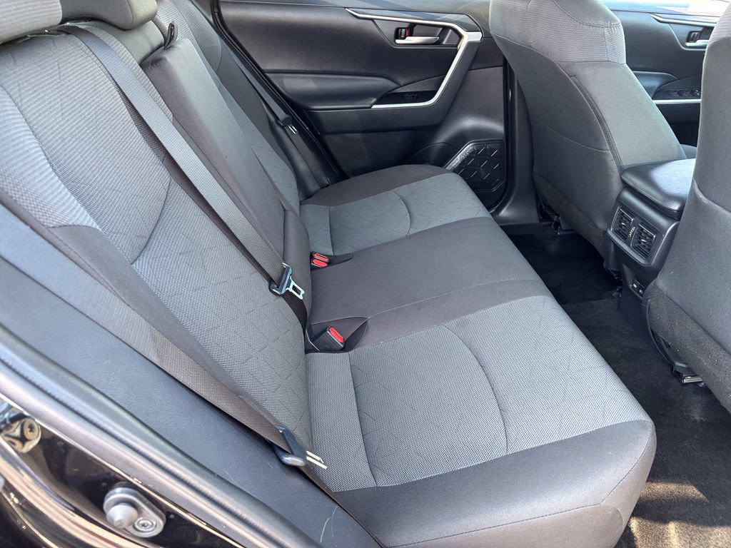 Used 2025 Toyota RAV4 XLE AWD/4WD image 39
