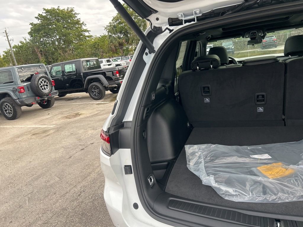 New 2026 Jeep Grand Cherokee Limited RWD image 32