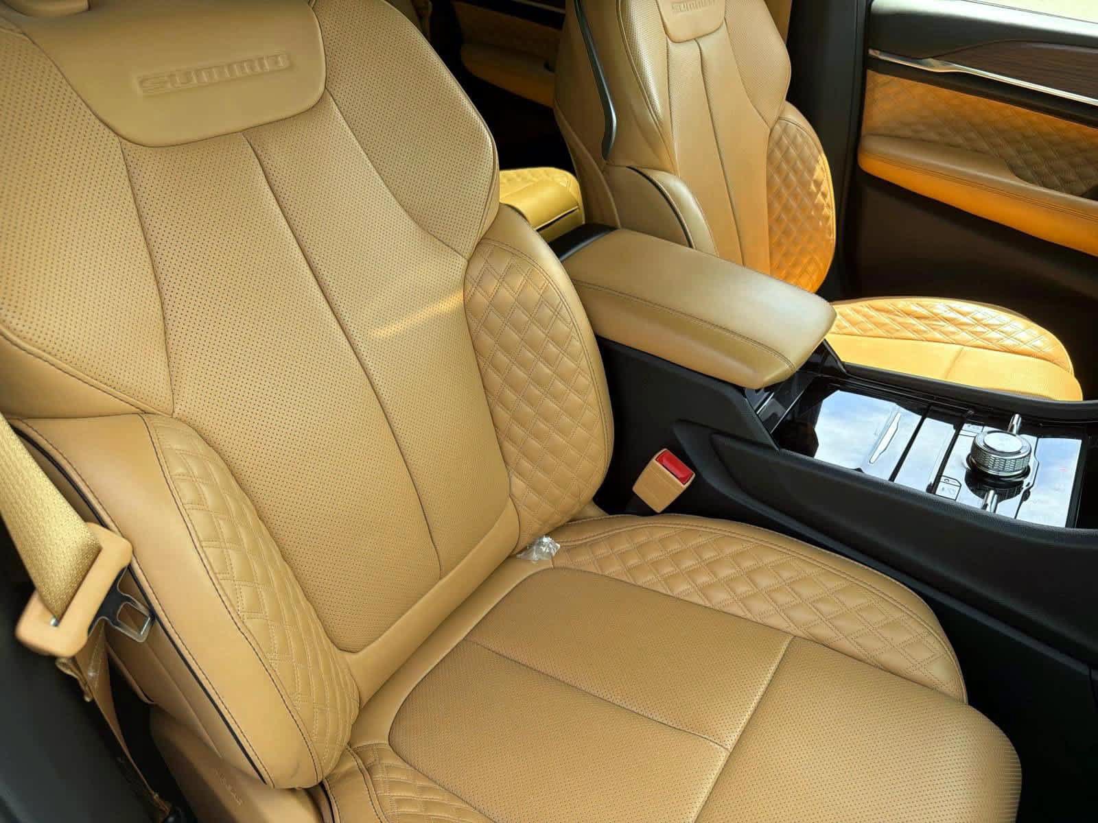 Used 2024 Jeep Grand Cherokee Summit AWD/4WD image 9