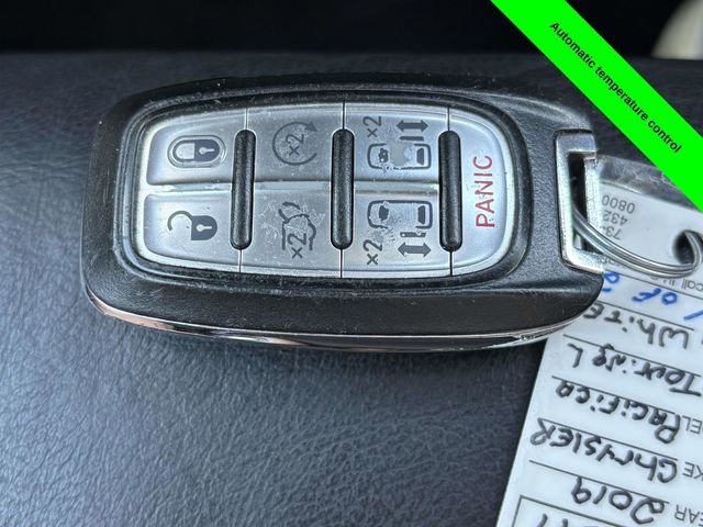 Used 2019 Chrysler Pacifica Touring-L image 24